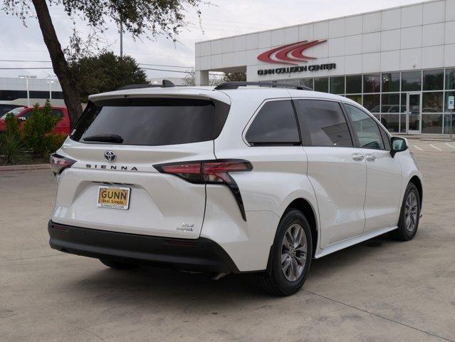 2022 Toyota Sienna Vehicle Photo in SELMA, TX 78154-1459