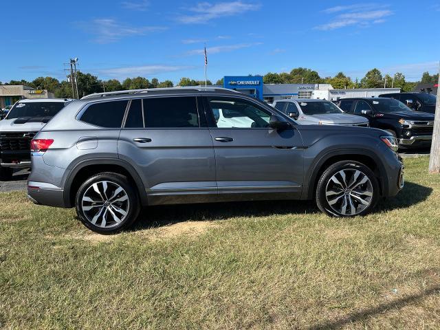 Used 2022 Volkswagen Atlas SEL Premium R-Line with VIN 1V2FR2CA5NC524913 for sale in North Vernon, IN