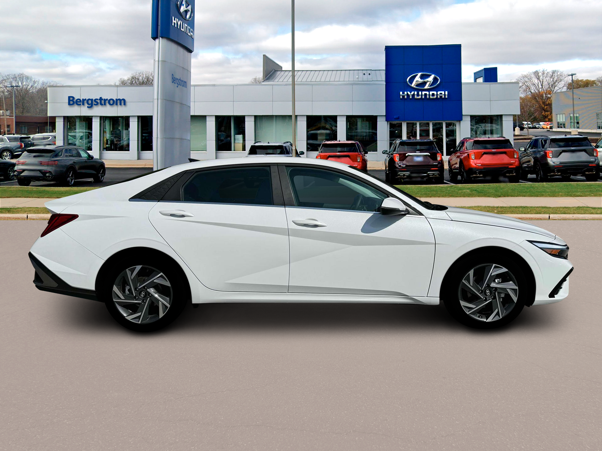 2025 Hyundai ELANTRA Hybrid Vehicle Photo in Green Bay, WI 54304