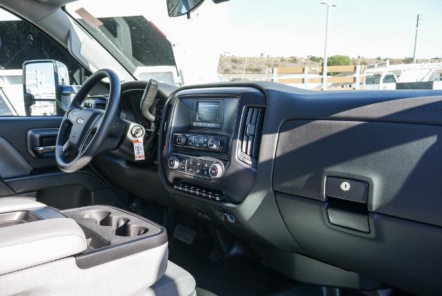 2023 Chevrolet Silverado Chassis Cab Vehicle Photo in VENTURA, CA 93003-8585