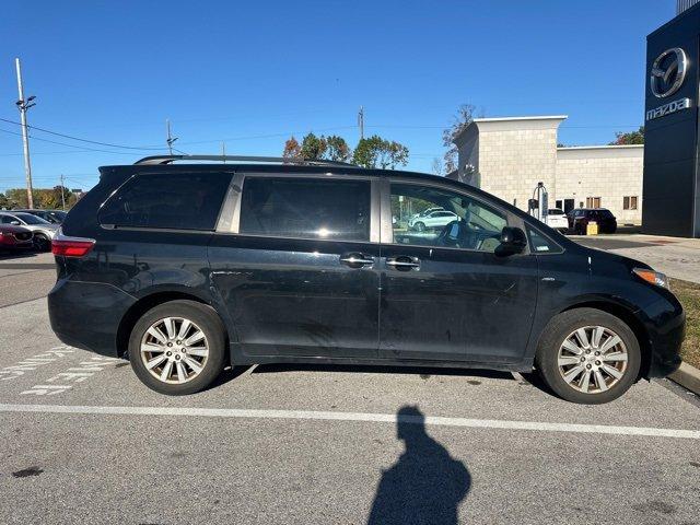 2017 Toyota Sienna Vehicle Photo in Trevose, PA 19053