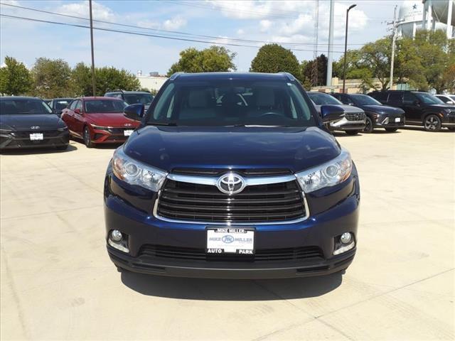 2016 Toyota Highlander Vehicle Photo in Peoria, IL 61615