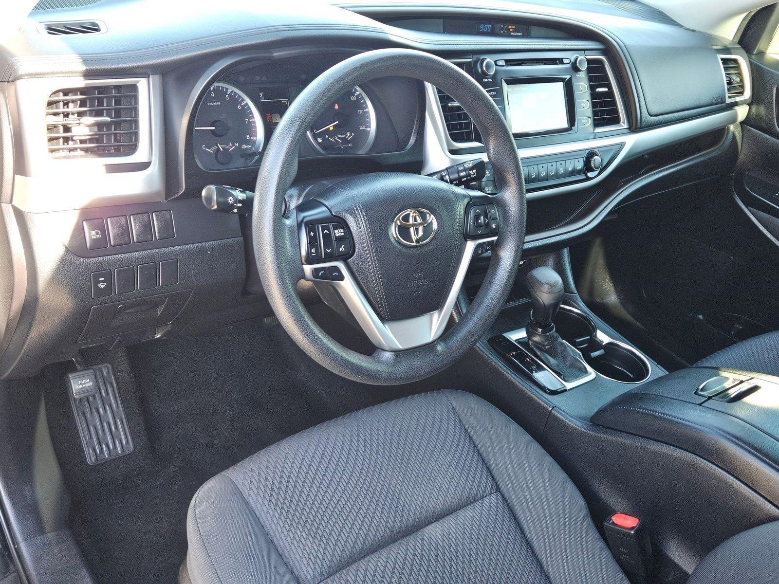 2017 Toyota Highlander Vehicle Photo in PEORIA, AZ 85382-3715