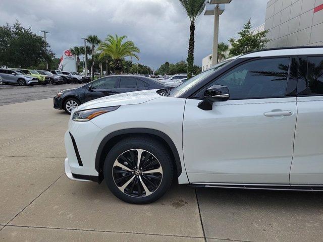 Used 2022 Toyota Highlander XSE with VIN 5TDLZRAH2NS113836 for sale in Tampa, FL