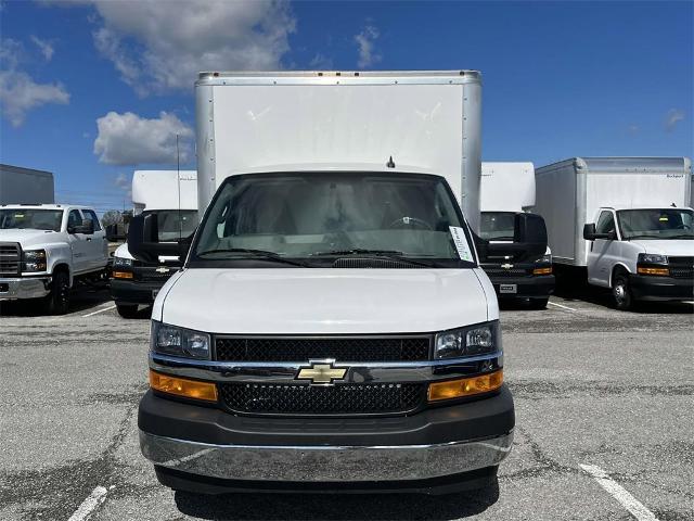 2023 Chevrolet Express Cutaway 3500 Vehicle Photo in ALCOA, TN 37701-3235