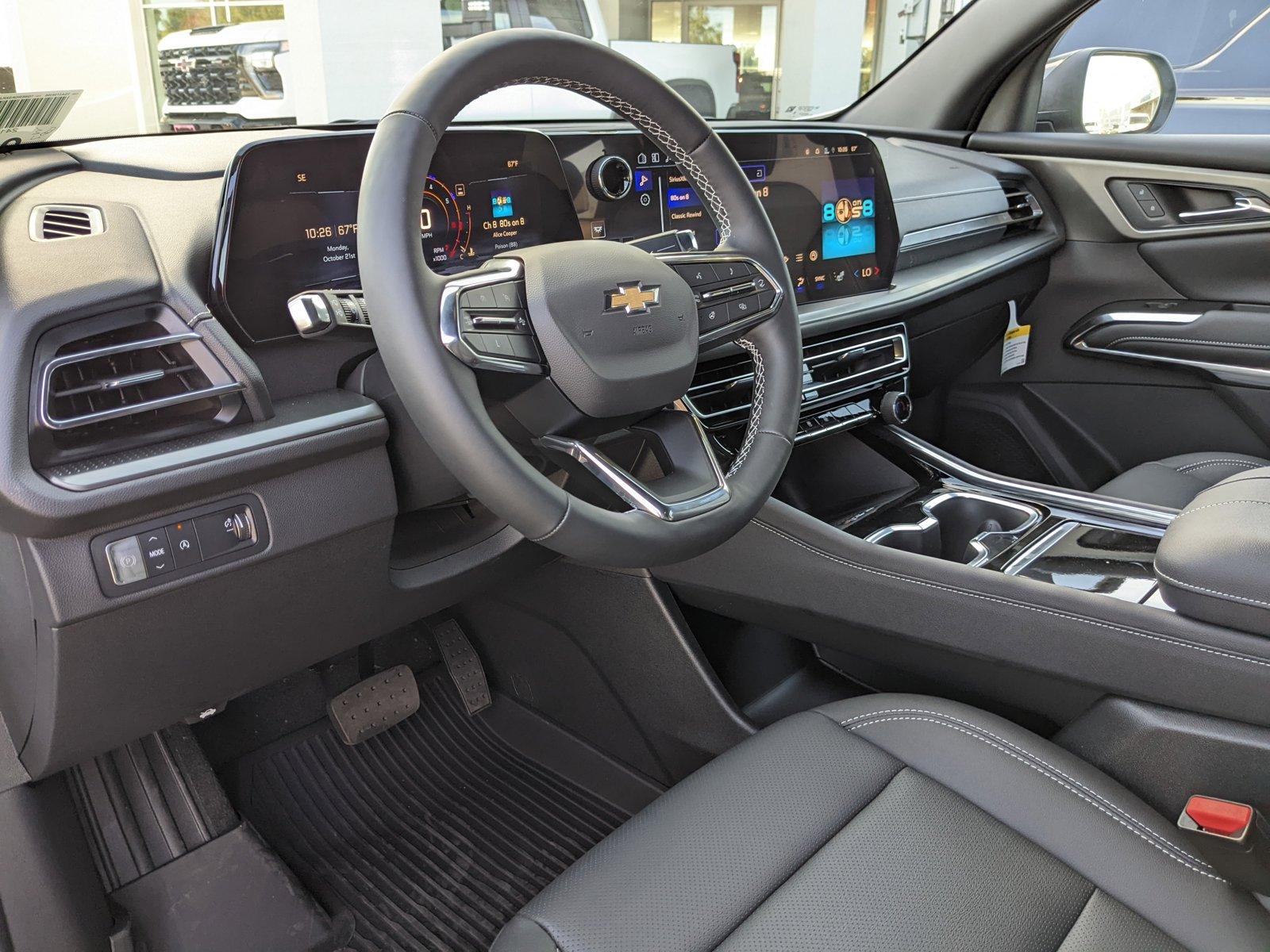 2024 Chevrolet Traverse Vehicle Photo in VALENCIA, CA 91355-1705