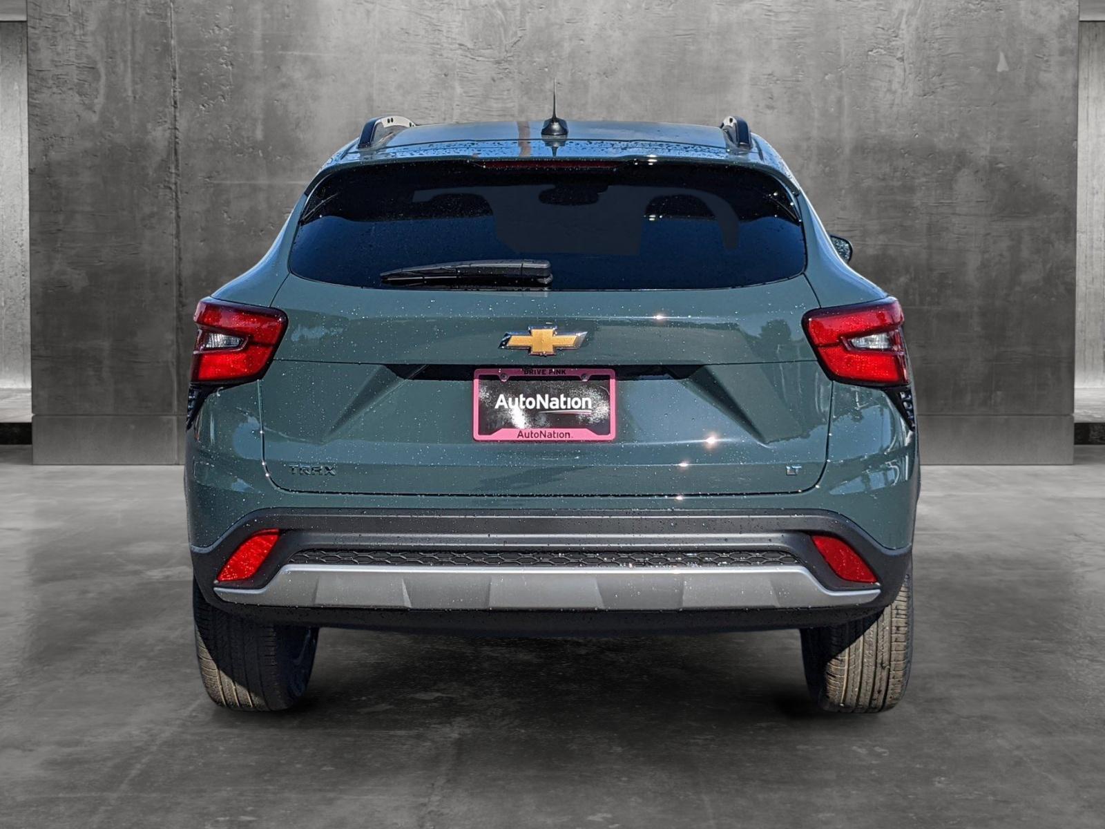 2025 Chevrolet Trax Vehicle Photo in VALENCIA, CA 91355-1705