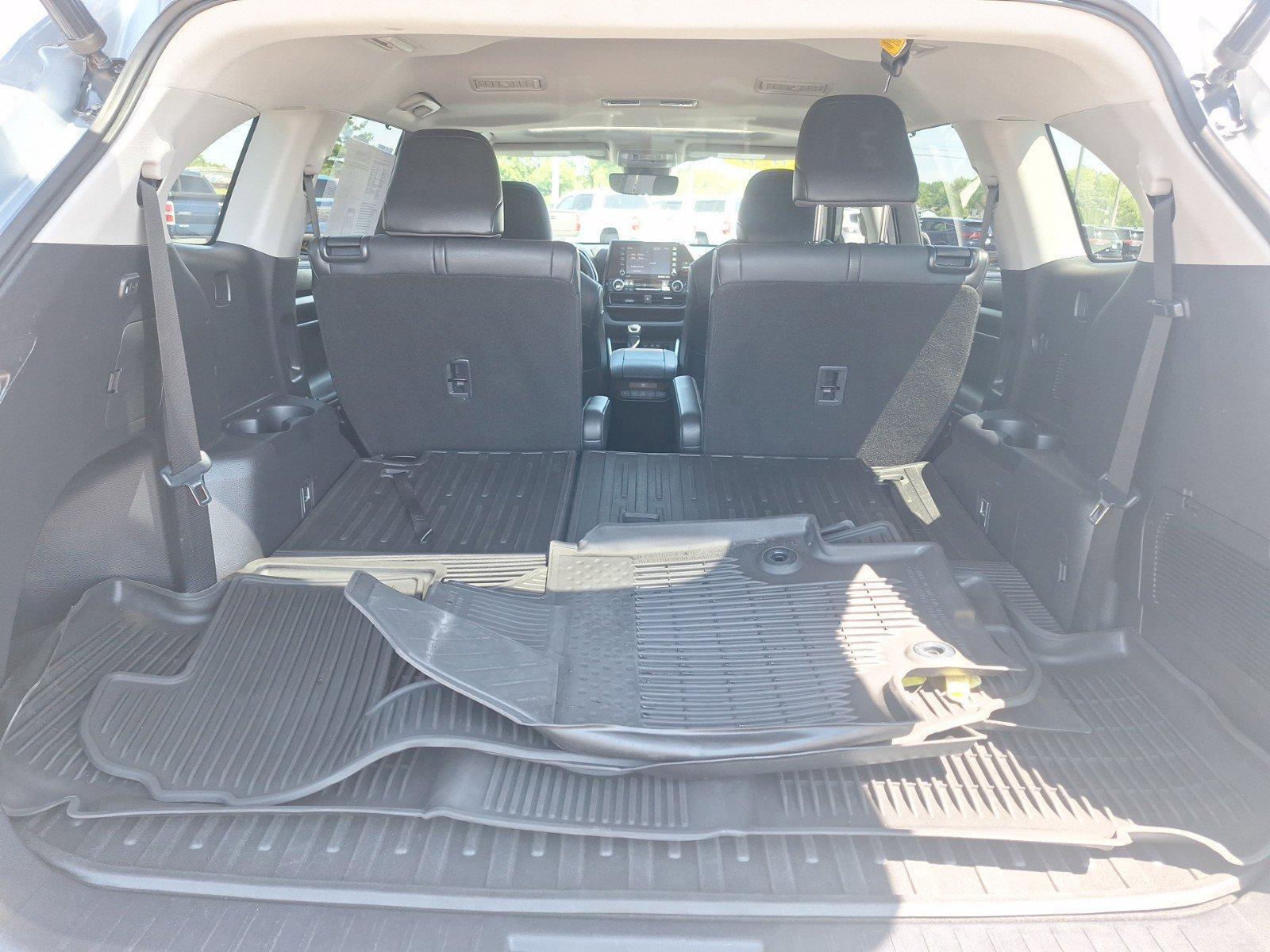 2020 Toyota Highlander Vehicle Photo in Marion, IA 52302