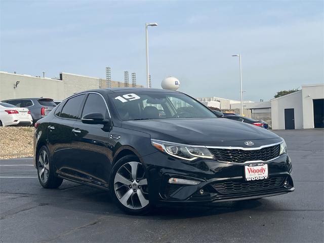 Used 2019 Kia Optima S with VIN 5XXGT4L3XKG360770 for sale in Naperville, IL