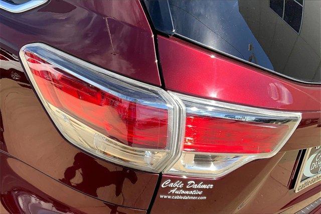 2015 Toyota Highlander Vehicle Photo in TOPEKA, KS 66609-0000