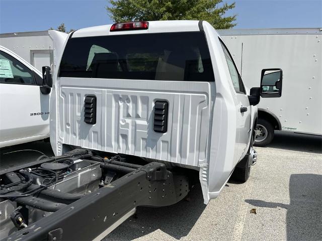 2024 Chevrolet Silverado 3500 HD Chassis Cab Vehicle Photo in ALCOA, TN 37701-3235