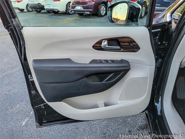 2023 Chrysler Pacifica Vehicle Photo in Plainfield, IL 60586