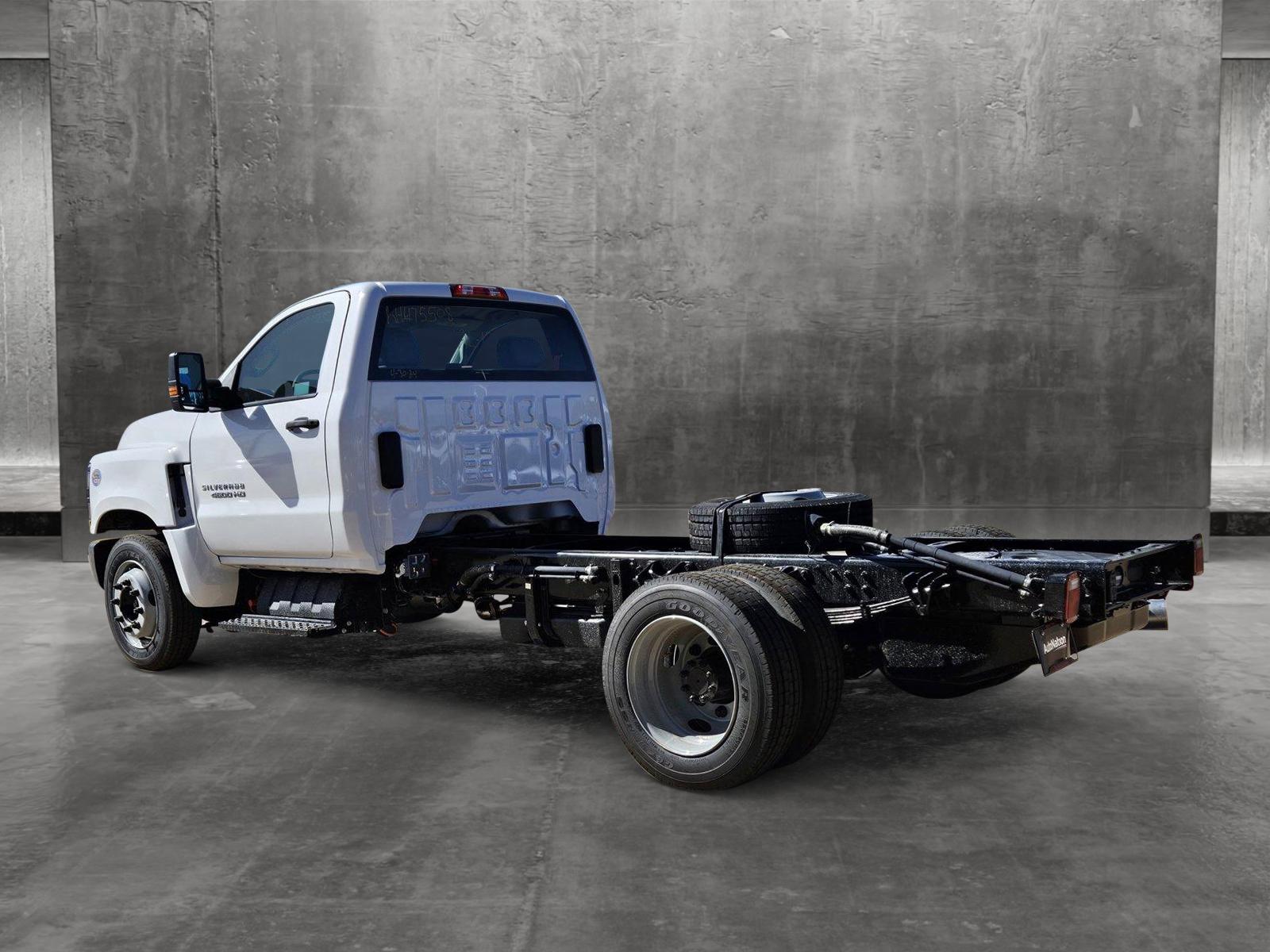 2024 Chevrolet Silverado 4500 HD Vehicle Photo in AMARILLO, TX 79103-4111