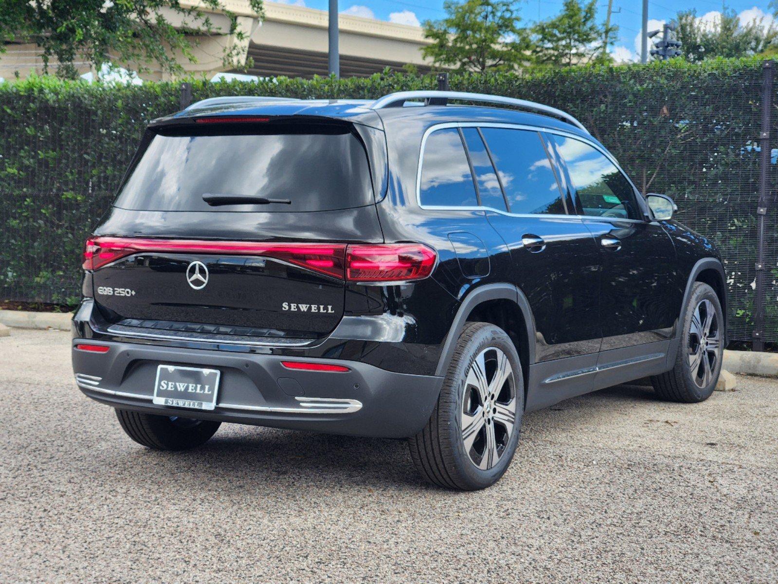 2024 Mercedes-Benz EQB Vehicle Photo in HOUSTON, TX 77079