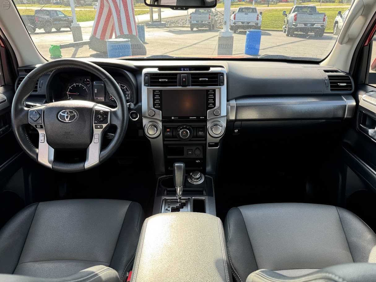 2020 Toyota 4Runner Vehicle Photo in BOONVILLE, IN 47601-9633