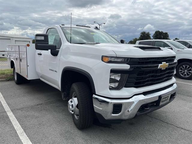 2024 Chevrolet Silverado 3500 HD Chassis Cab Vehicle Photo in ALCOA, TN 37701-3235