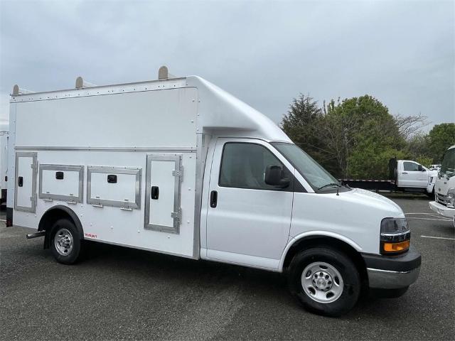 2023 Chevrolet Express Cutaway 3500 Vehicle Photo in ALCOA, TN 37701-3235