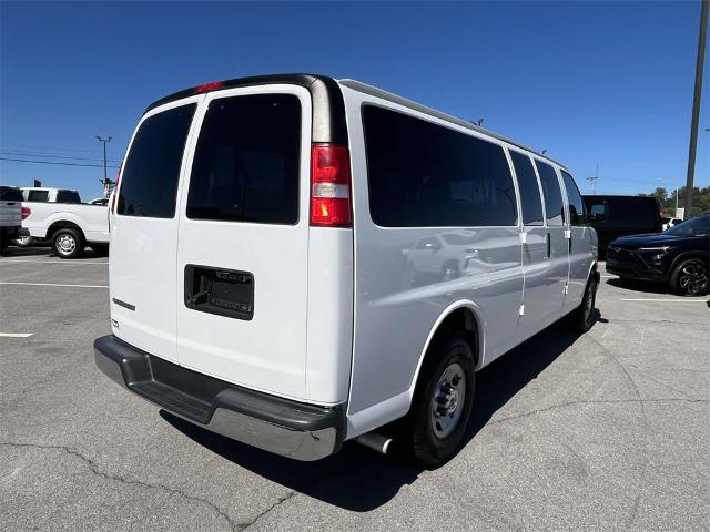 2020 Chevrolet Express Passenger 3500 Vehicle Photo in ALCOA, TN 37701-3235