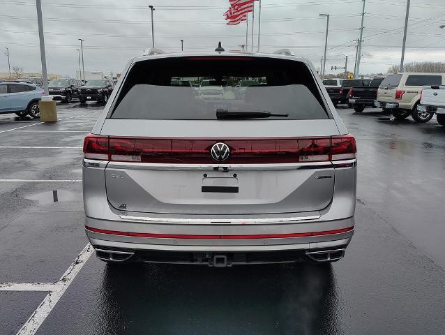 2024 Volkswagen Atlas Vehicle Photo in GREEN BAY, WI 54304-5303