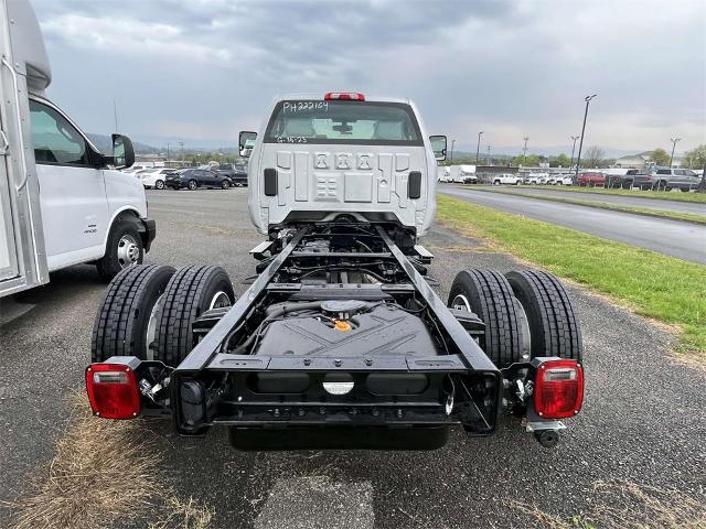 2023 Chevrolet Silverado 5500 HD Vehicle Photo in ALCOA, TN 37701-3235