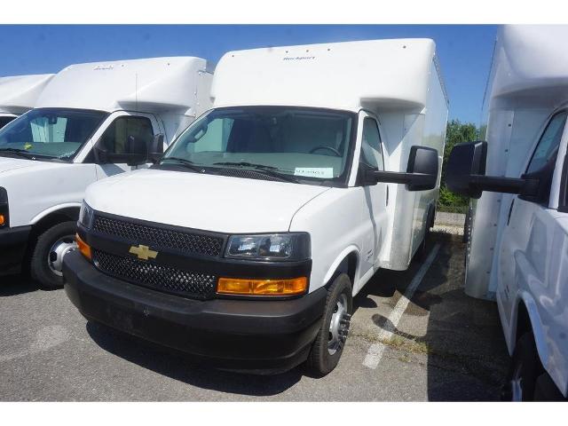 2023 Chevrolet Express Cutaway 4500 Vehicle Photo in ALCOA, TN 37701-3235