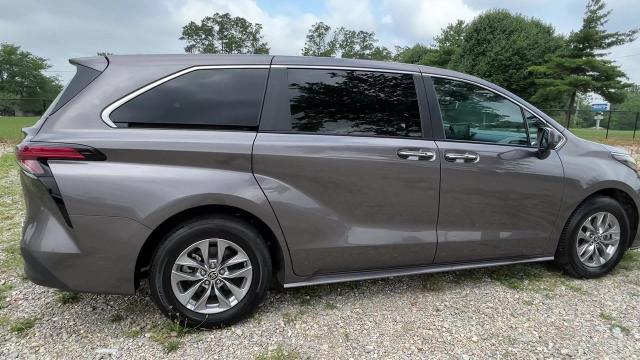 2022 Toyota Sienna Vehicle Photo in INDIANAPOLIS, IN 46227-0991