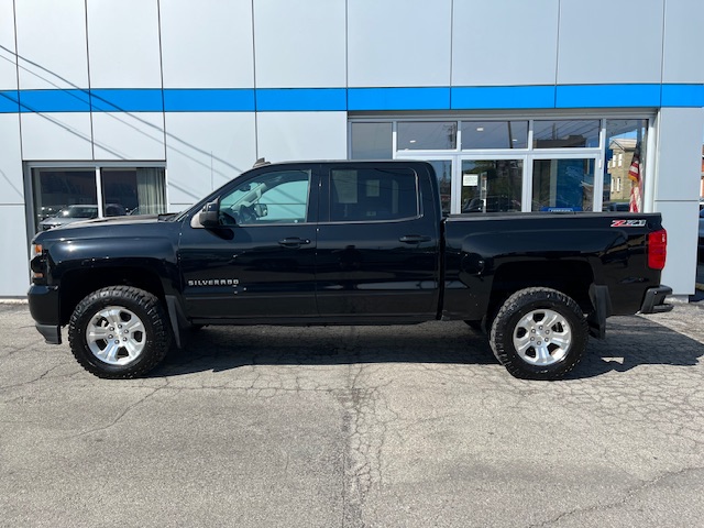 Used 2017 Chevrolet Silverado 1500 LT with VIN 3GCUKREC8HG303604 for sale in New Bethlehem, PA