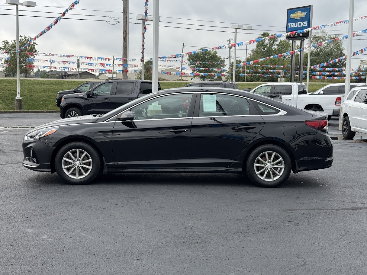 2018 Hyundai Sonata Vehicle Photo in BOONVILLE, IN 47601-9633