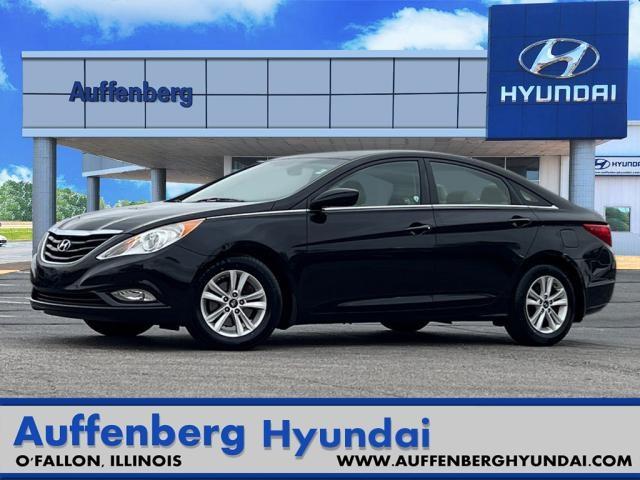 2013 Hyundai SONATA Vehicle Photo in O'Fallon, IL 62269