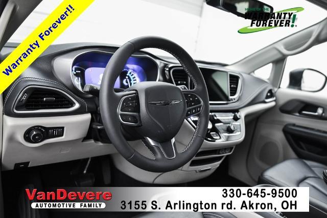 2023 Chrysler Pacifica Vehicle Photo in Akron, OH 44312