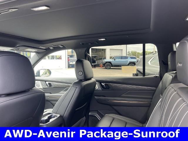 2025 Buick Enclave Vehicle Photo in CHICOPEE, MA 01020-5001