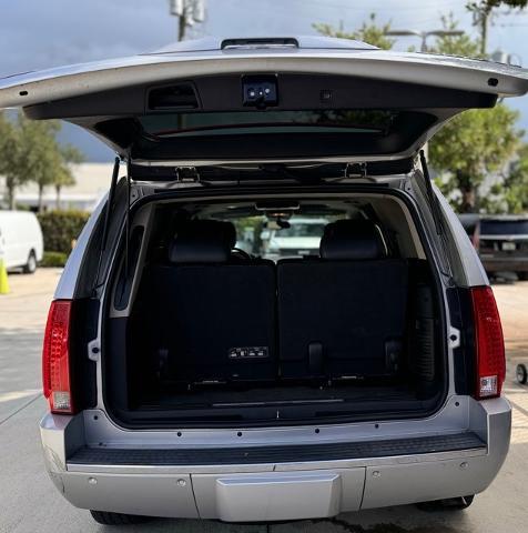 2011 Cadillac Escalade Vehicle Photo in DELRAY BEACH, FL 33483-3294