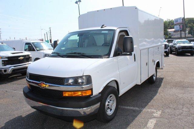 2024 Chevrolet Express Cutaway 3500 Vehicle Photo in SAINT CLAIRSVILLE, OH 43950-8512