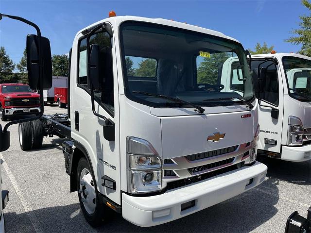 2025 Chevrolet Low Cab Forward 4500 Vehicle Photo in ALCOA, TN 37701-3235