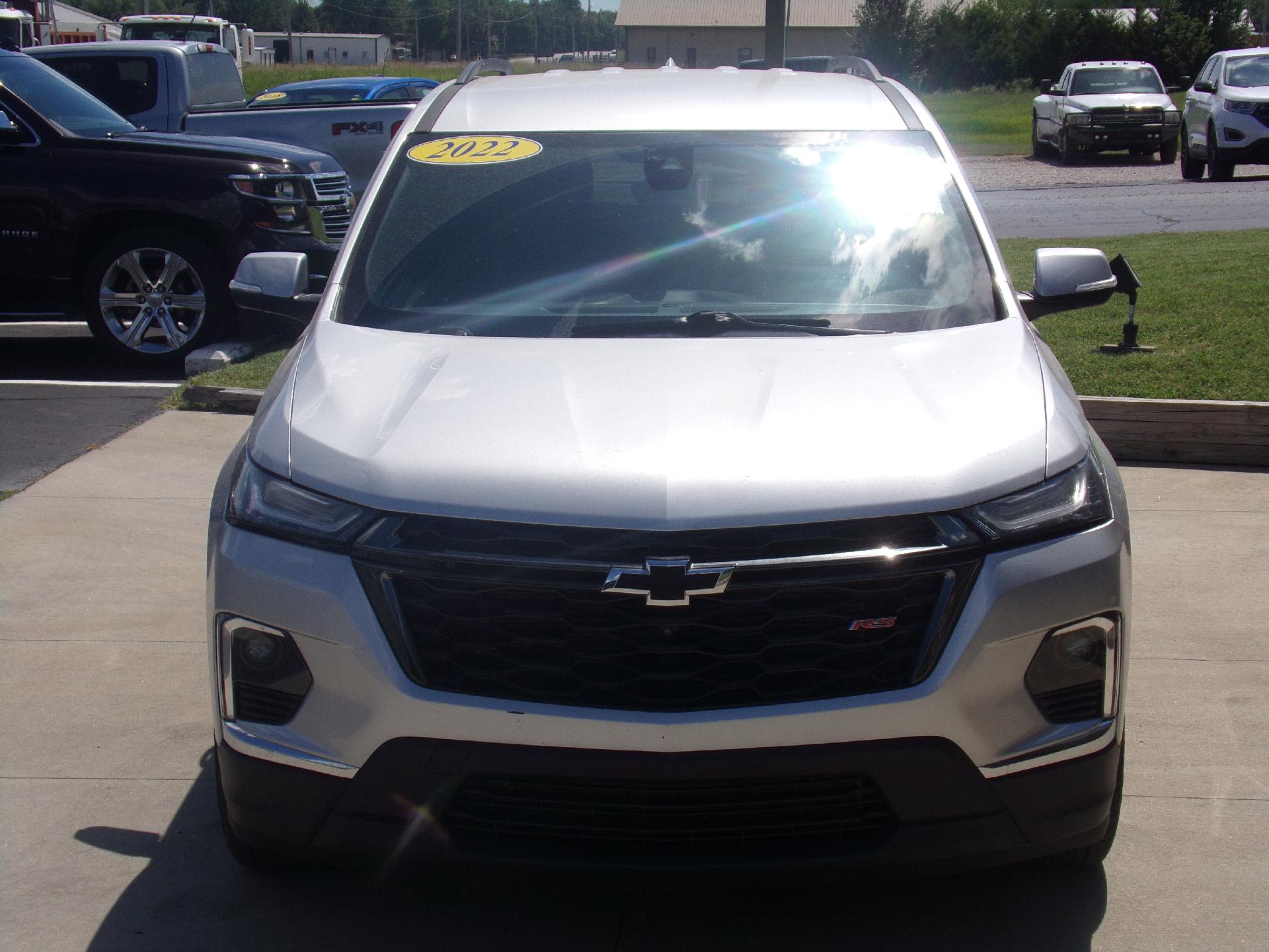 Used 2022 Chevrolet Traverse RS with VIN 1GNERJKW5NJ138161 for sale in Chanute, KS