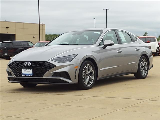 2023 Hyundai SONATA Vehicle Photo in Peoria, IL 61615