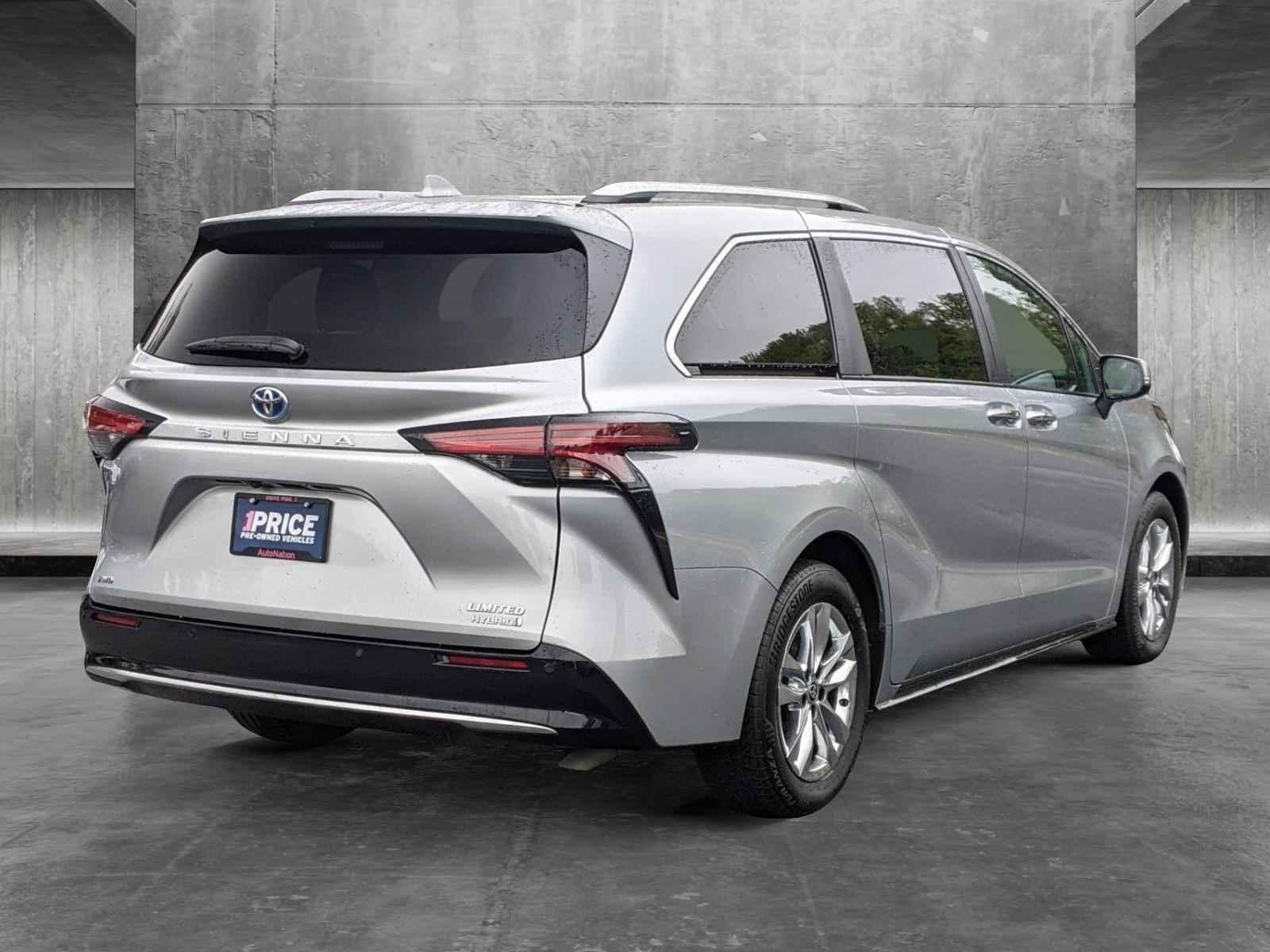 2023 Toyota Sienna Vehicle Photo in TIMONIUM, MD 21093-2300