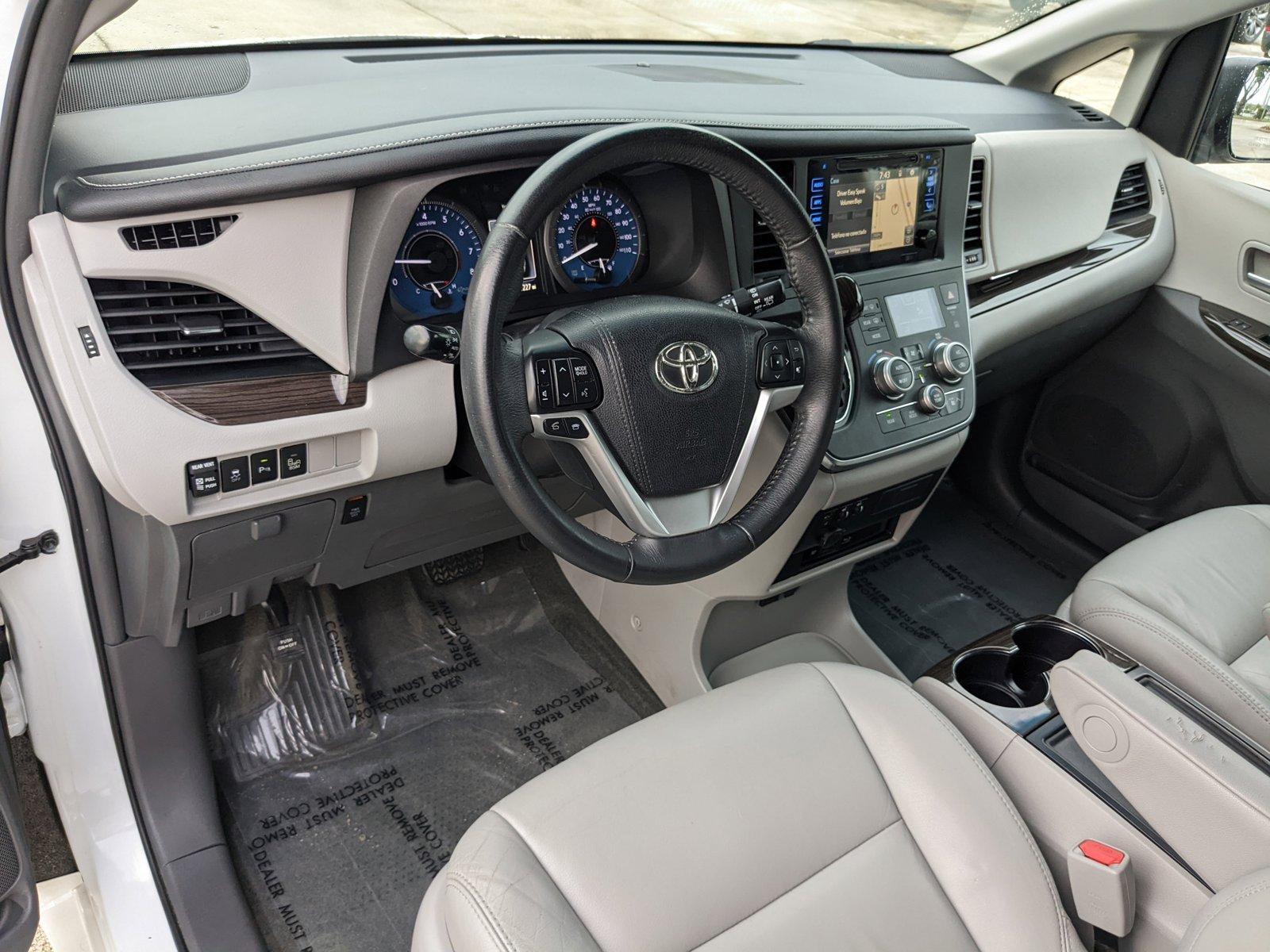 2017 Toyota Sienna Vehicle Photo in Davie, FL 33331