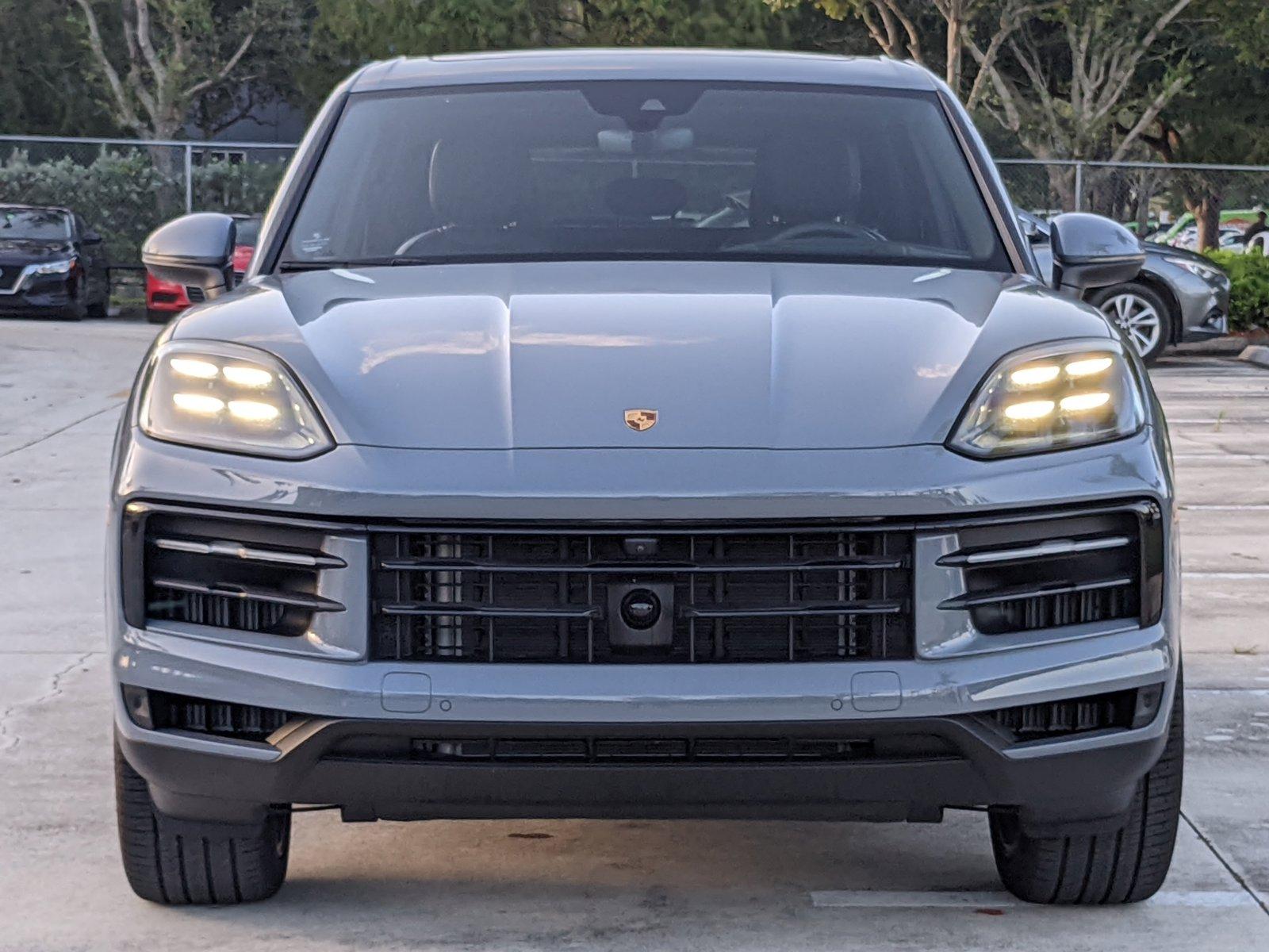 2024 Porsche Cayenne Vehicle Photo in Davie, FL 33331