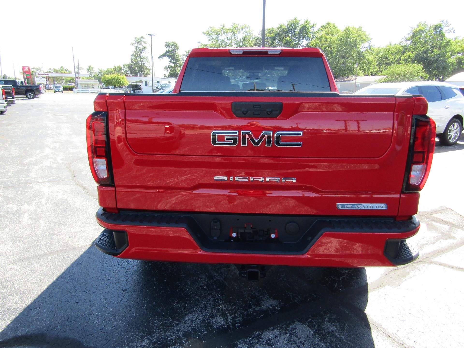 2024 GMC Sierra 1500 Vehicle Photo in GREENVILLE, OH 45331-1026