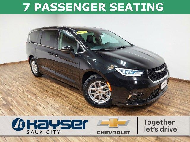 2023 Chrysler Pacifica Vehicle Photo in SAUK CITY, WI 53583-1301