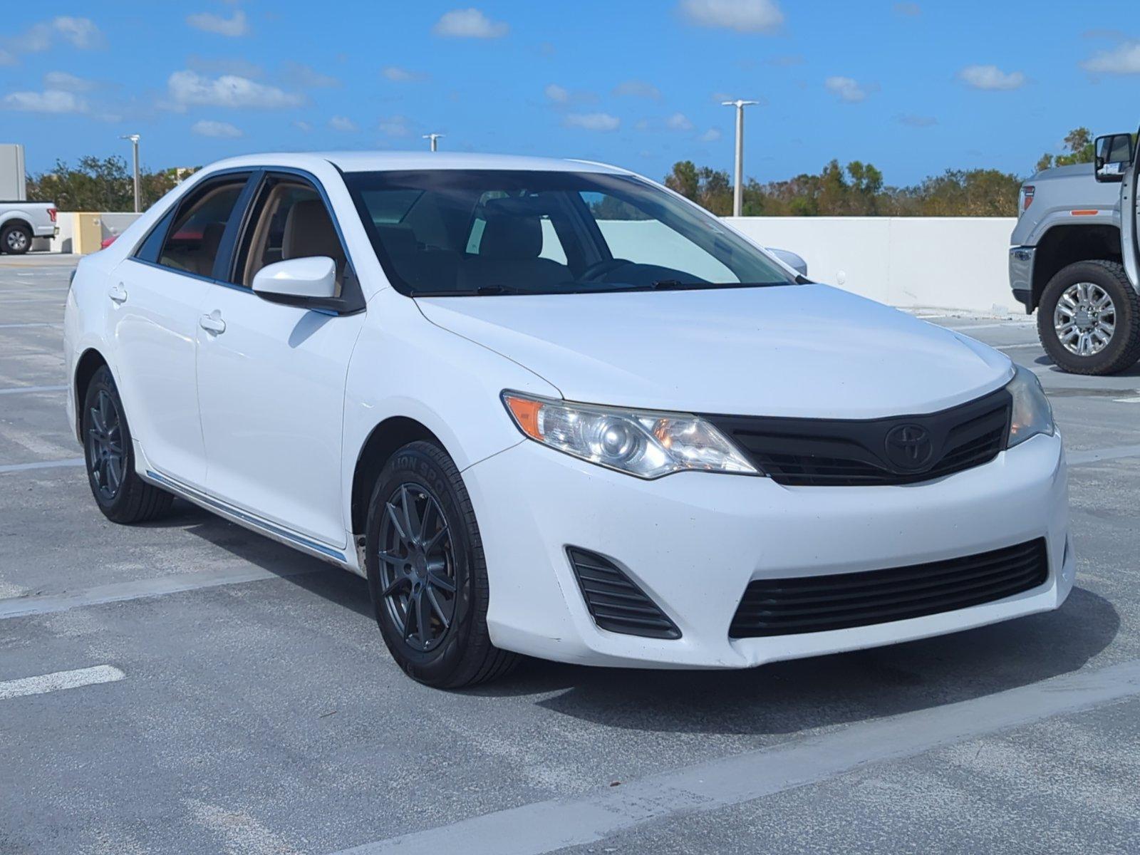 2013 Toyota Camry Hybrid Vehicle Photo in Ft. Myers, FL 33907