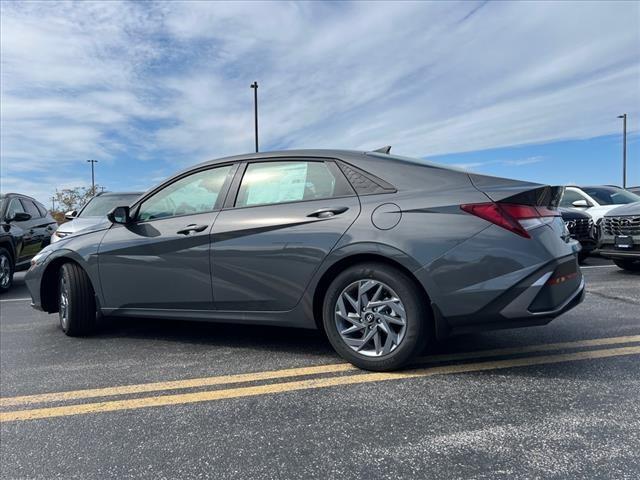 2024 Hyundai ELANTRA Vehicle Photo in O'Fallon, IL 62269