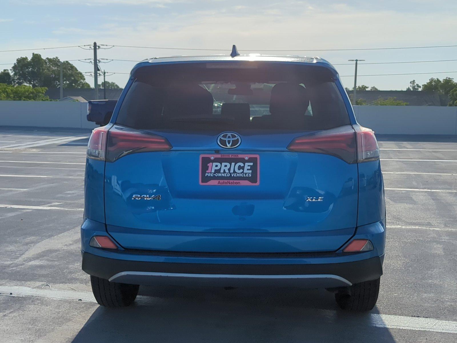 2018 Toyota RAV4 Vehicle Photo in Ft. Myers, FL 33907