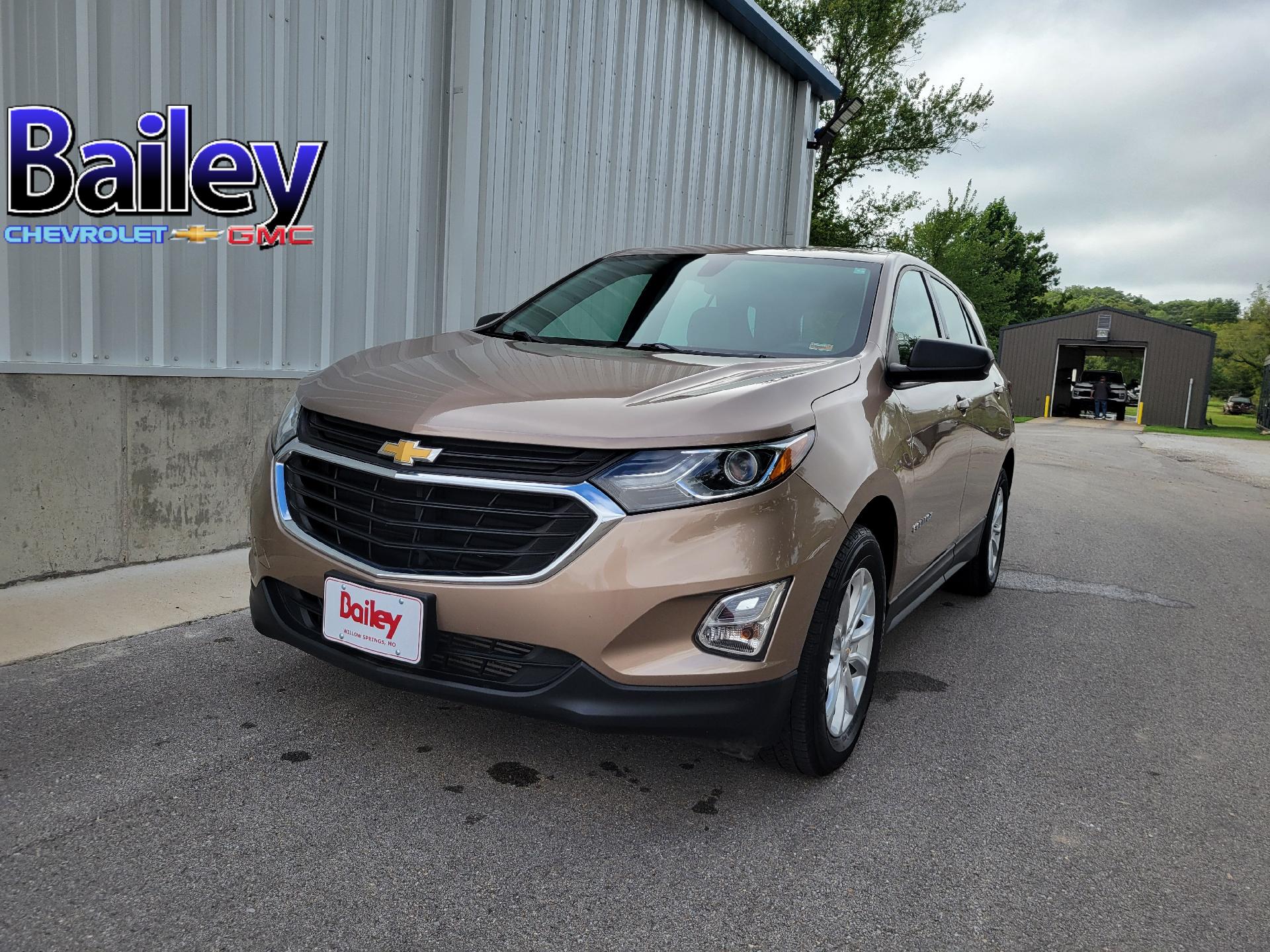 Used 2018 Chevrolet Equinox LS with VIN 2GNAXHEV8J6330908 for sale in Willow Springs, MO