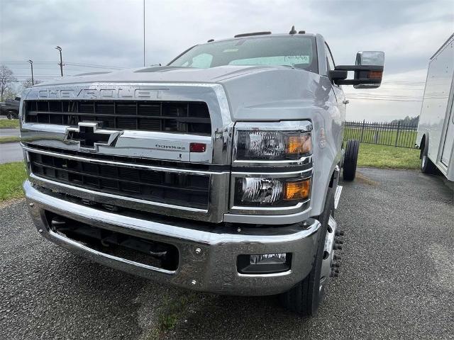 2023 Chevrolet Silverado 5500 HD Vehicle Photo in ALCOA, TN 37701-3235