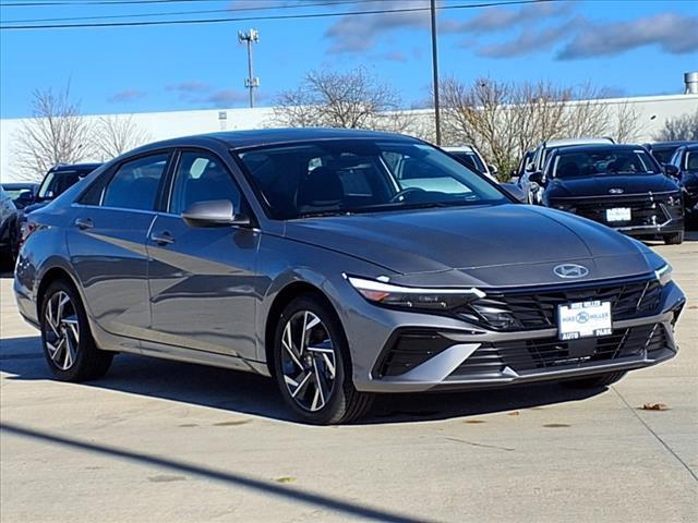 2025 Hyundai ELANTRA Vehicle Photo in Peoria, IL 61615