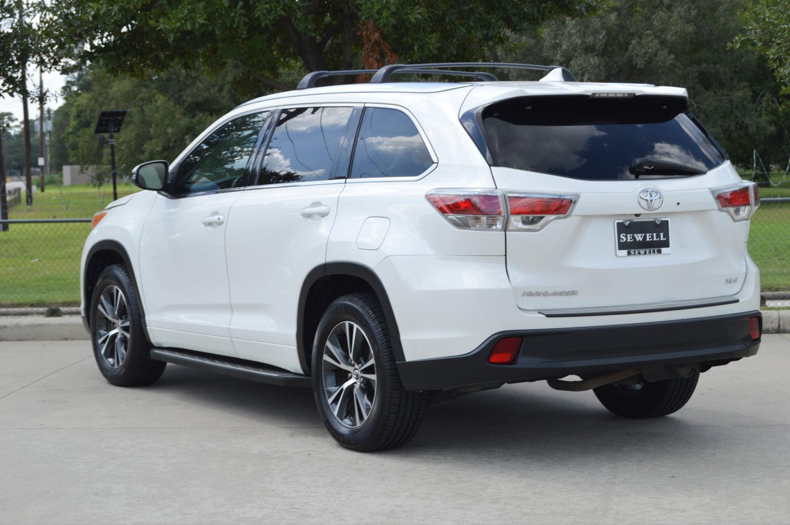 2016 Toyota Highlander Vehicle Photo in Houston, TX 77090