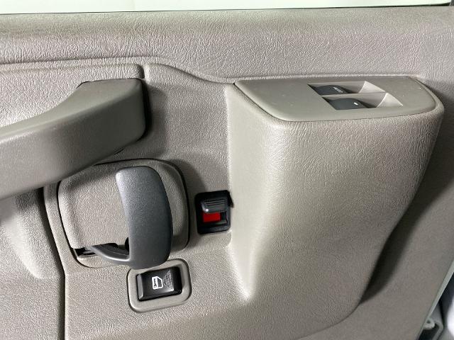 2018 Chevrolet Express Passenger Vehicle Photo in ALLIANCE, OH 44601-4622