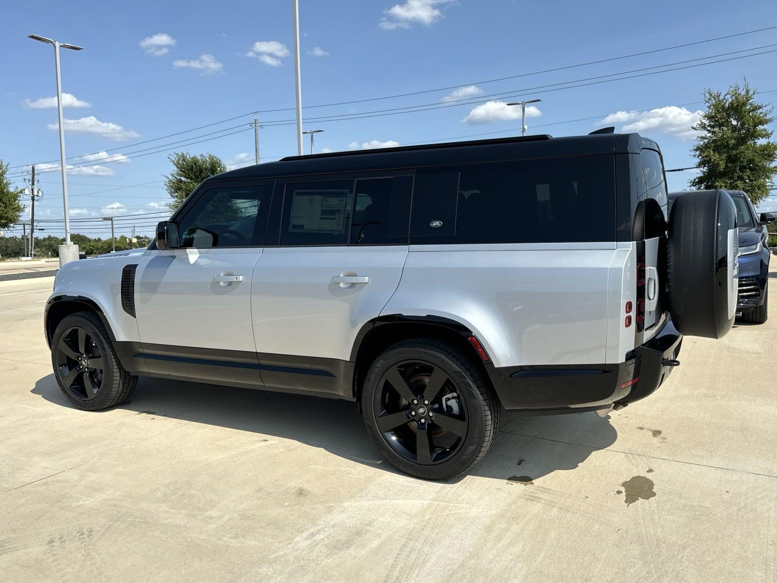 2024 Defender Vehicle Photo in AUSTIN, TX 78717